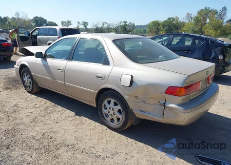 2000 Toyota Camry Le V6 z USA, uszkodzony, nr VIN 4T1BF22K7YU942757
